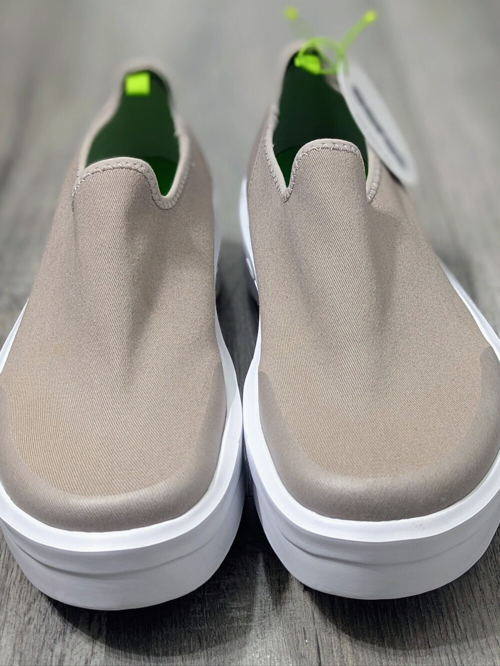 OOFOS Women's Slip-On Platform  Sneakers Taupe with White Size 10 New